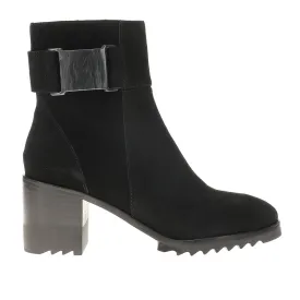 Helli Round Toe Zippered Booties